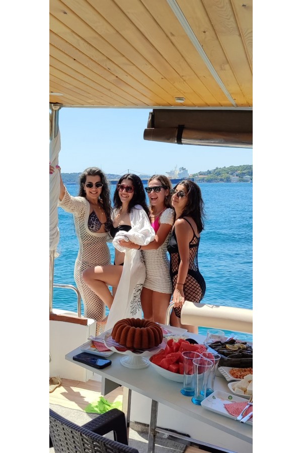 Tekne turu, yüzme turu Tekne turu, yüzme turu